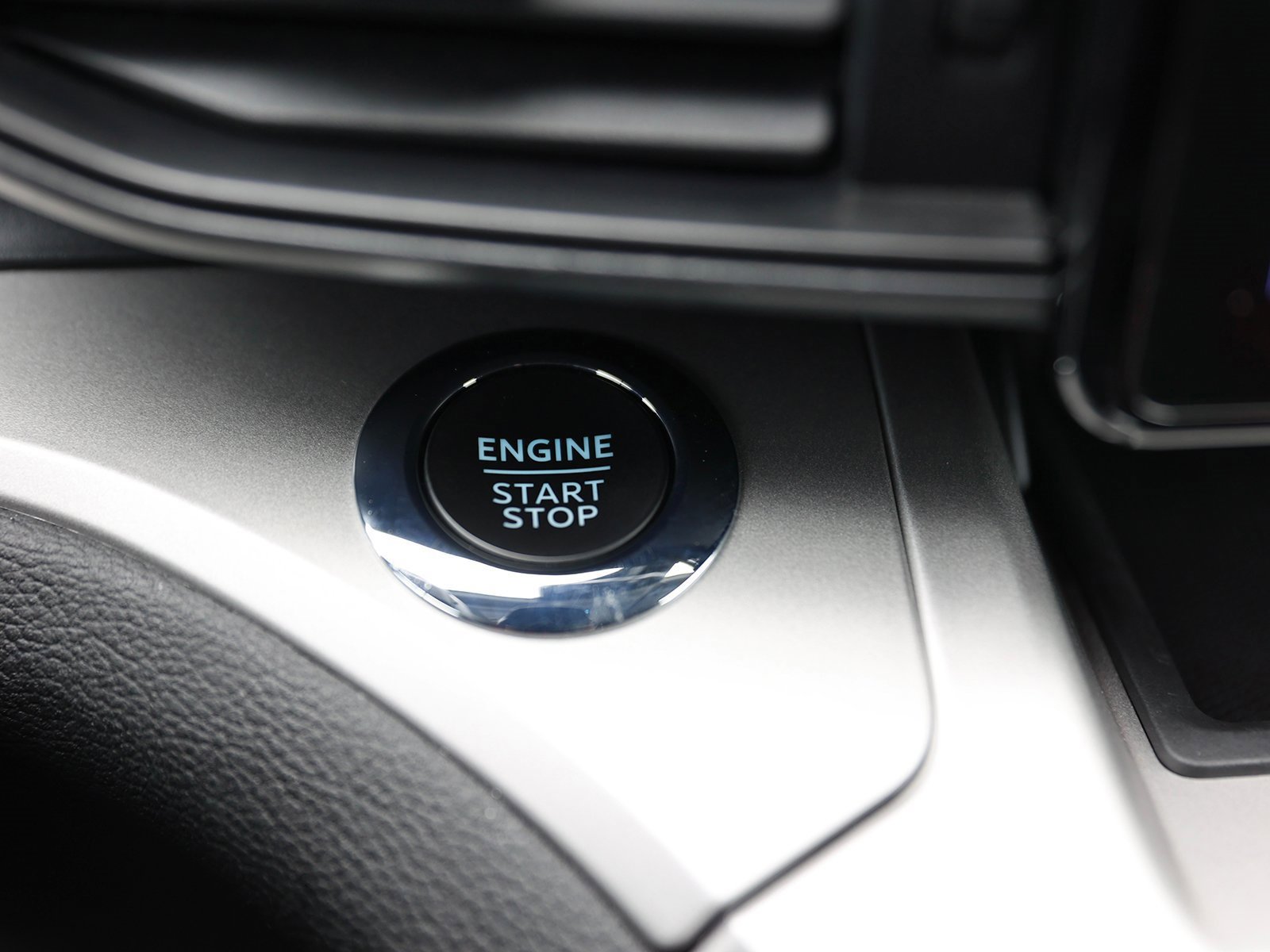 Certified 2022 Ford Explorer XLT w/ Class IV Trailer Tow Package image 30