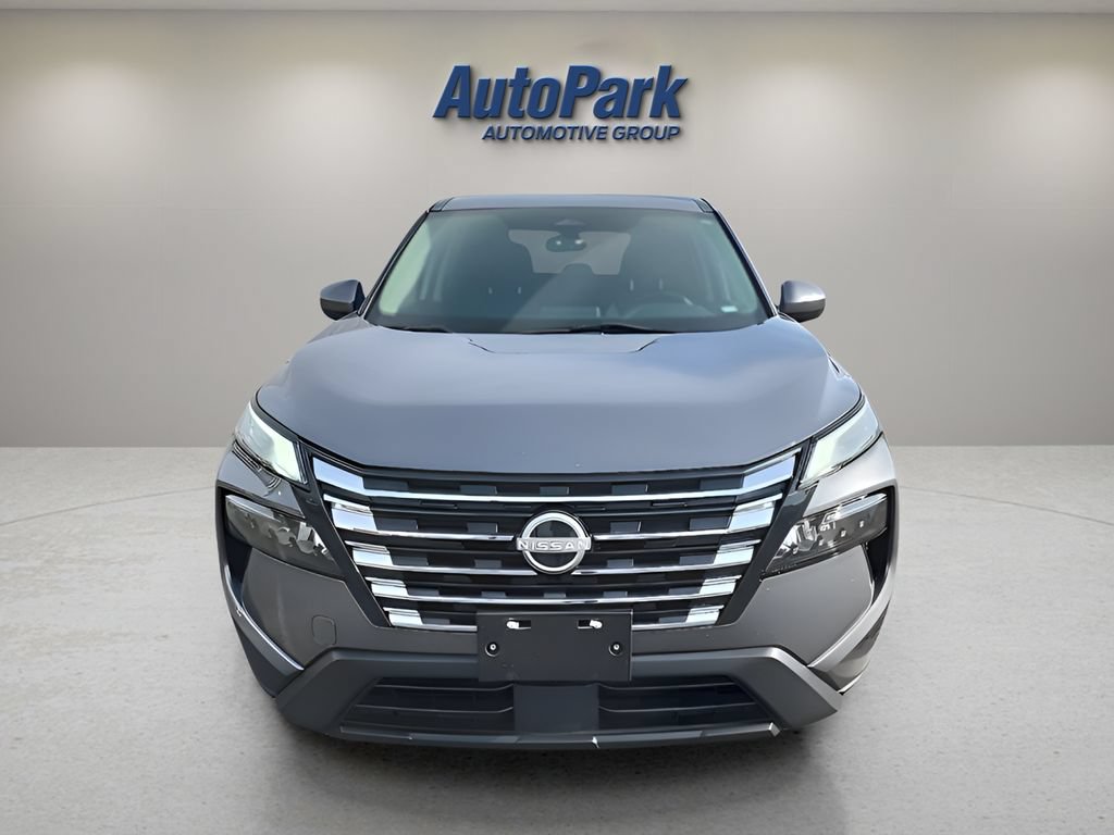 Used 2024 Nissan Rogue SV AWD/4WD image 2