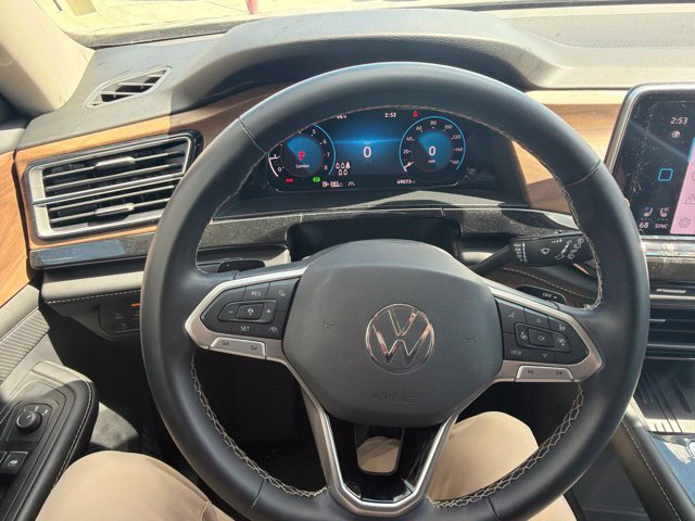 Used 2025 Volkswagen Atlas SE AWD/4WD image 15