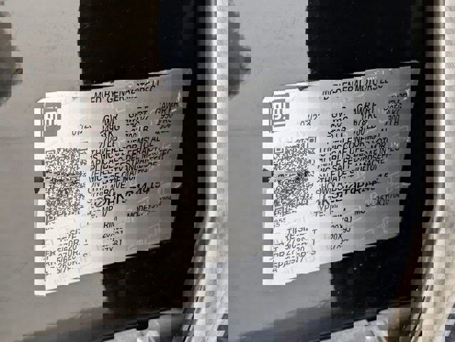 Used 2023 GMC Yukon SLT w/ SLT Premium Package image 28