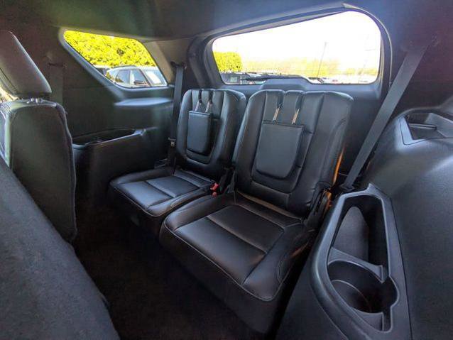 Certified 2018 Ford Explorer XLT w/ Equipment Group 202A AWD/4WD image 30