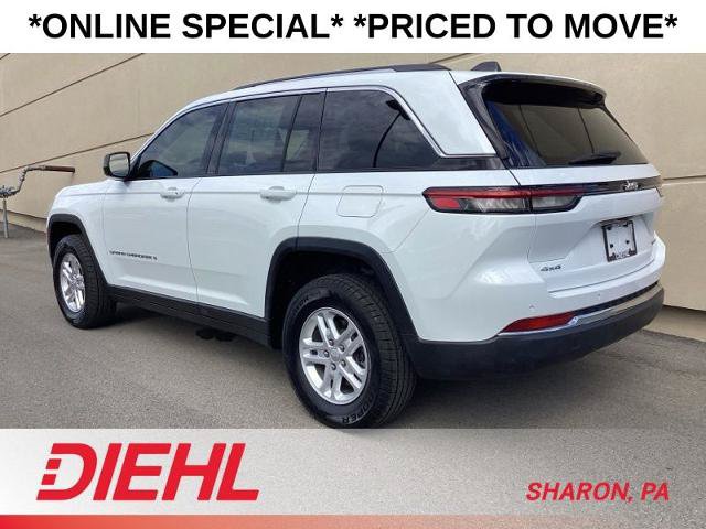 Used 2022 Jeep Grand Cherokee Laredo w/ Luxury Tech Group I AWD/4WD image 3