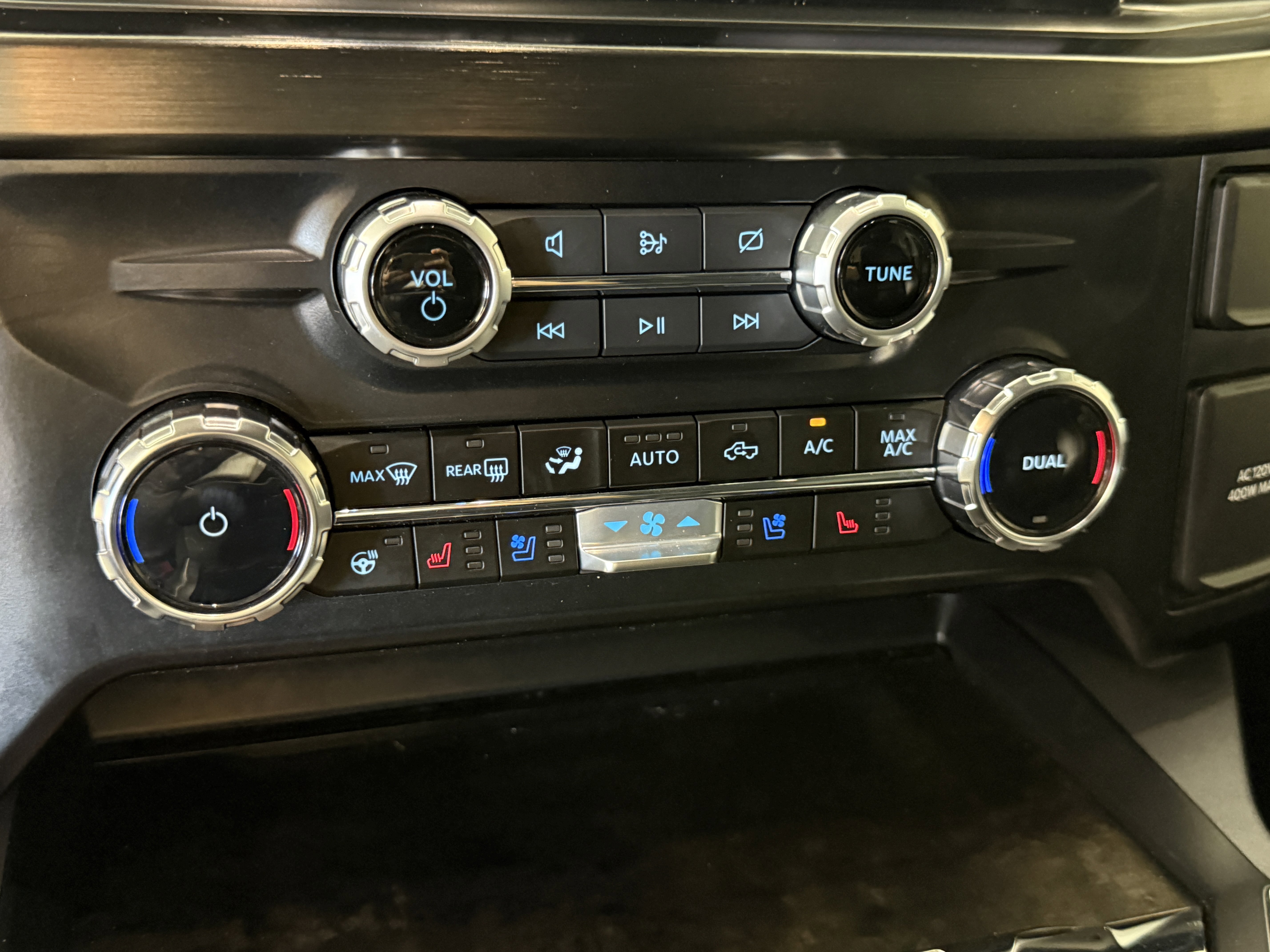 Certified 2024 Ford F250 Lariat w/ Lariat Ultimate Package image 22