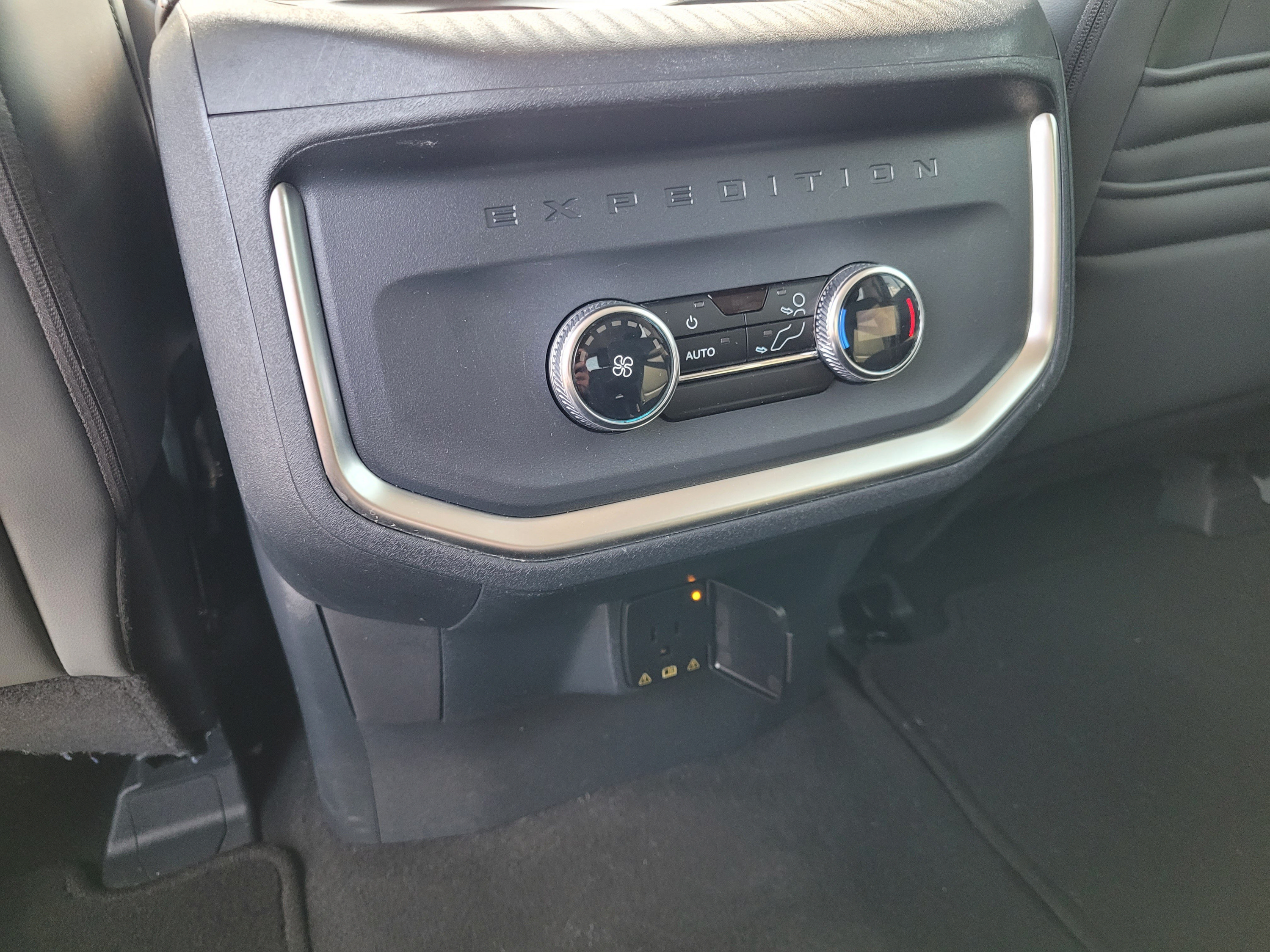 Certified 2025 Ford Expedition Active AWD/4WD image 31
