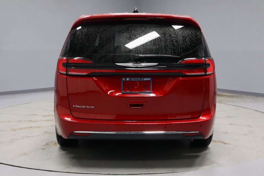Used 2025 Chrysler Pacifica Select FWD image 10