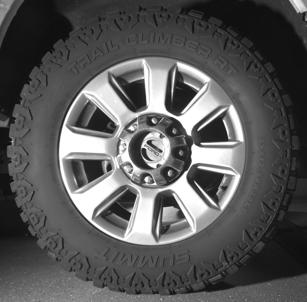 Certified 2017 Ford F350 Platinum w/ Platinum Ultimate Package AWD/4WD image 10