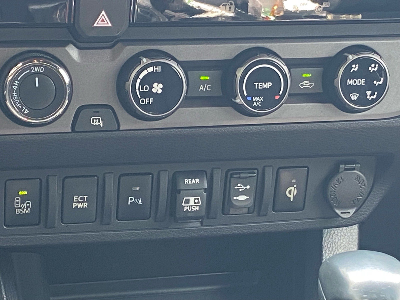 Used 2018 Toyota Tacoma TRD Sport w/ Technology Package AWD/4WD image 12