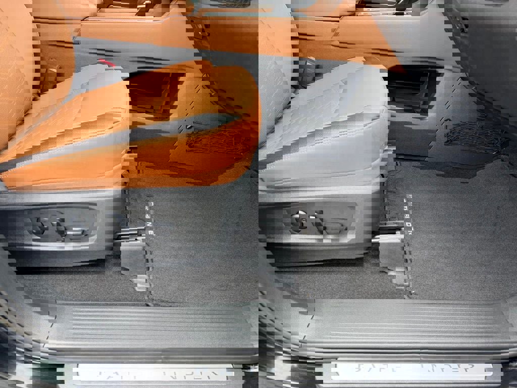 Used 2024 Nissan Pathfinder Platinum w/ Cargo Package image 11