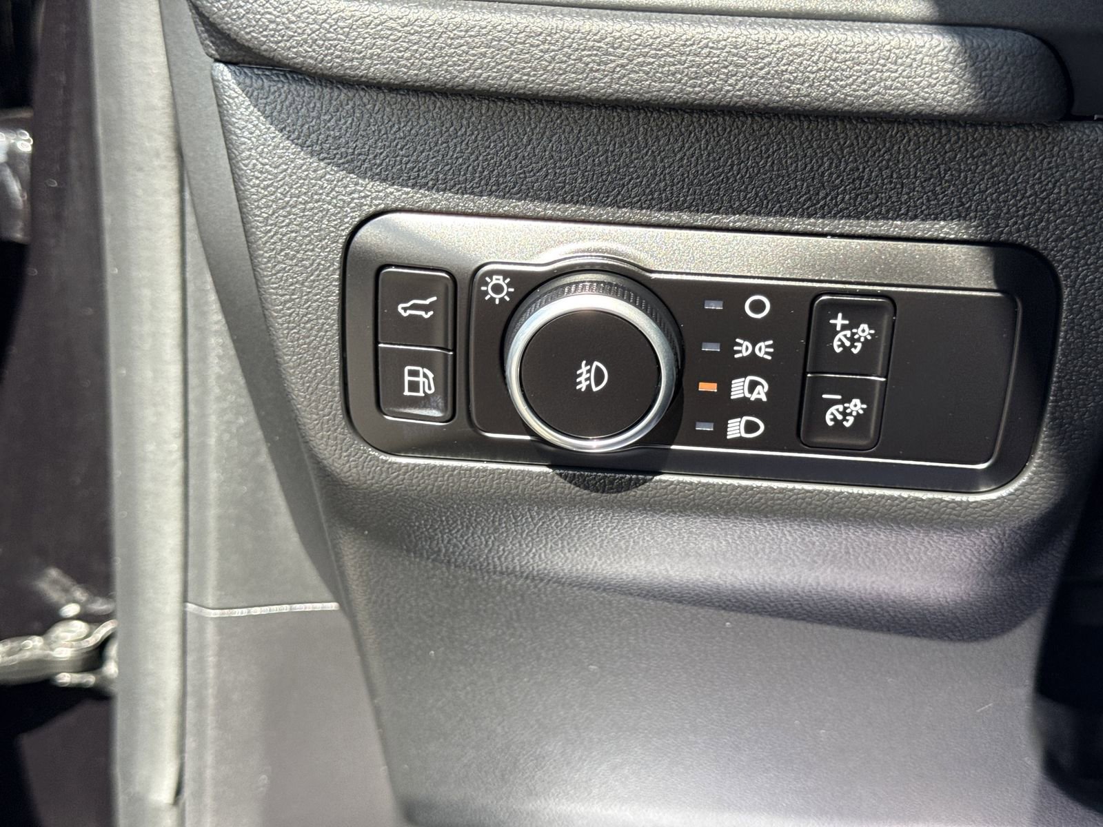 Certified 2025 Ford Escape SE image 25