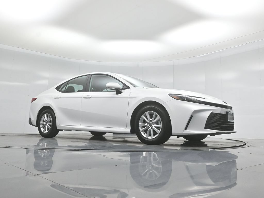 Used 2025 Toyota Camry LE FWD image 3