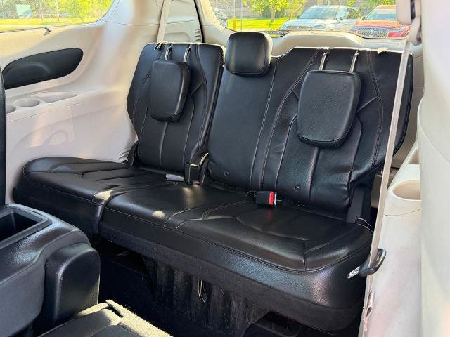 Used 2018 Chrysler Pacifica Touring-L FWD image 16