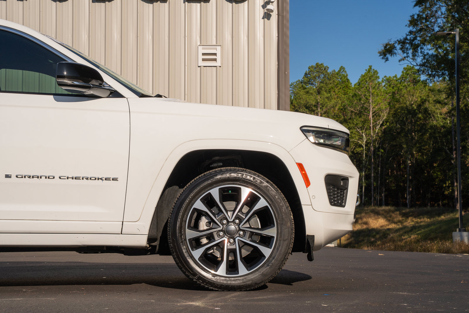 Used 2021 Jeep Grand Cherokee L Overland w/ Luxury Tech Group IV AWD/4WD image 9