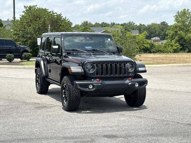 Used 2025 Jeep Wrangler Unlimited Rubicon AWD/4WD image 3