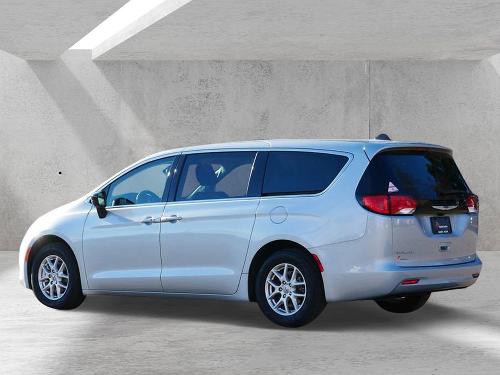 Used 2024 Chrysler Voyager LX FWD image 4