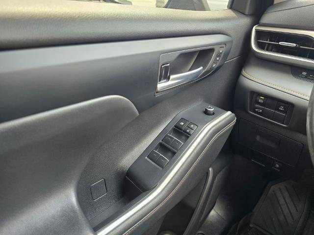 Used 2023 Toyota Highlander Bronze Edition AWD/4WD image 30