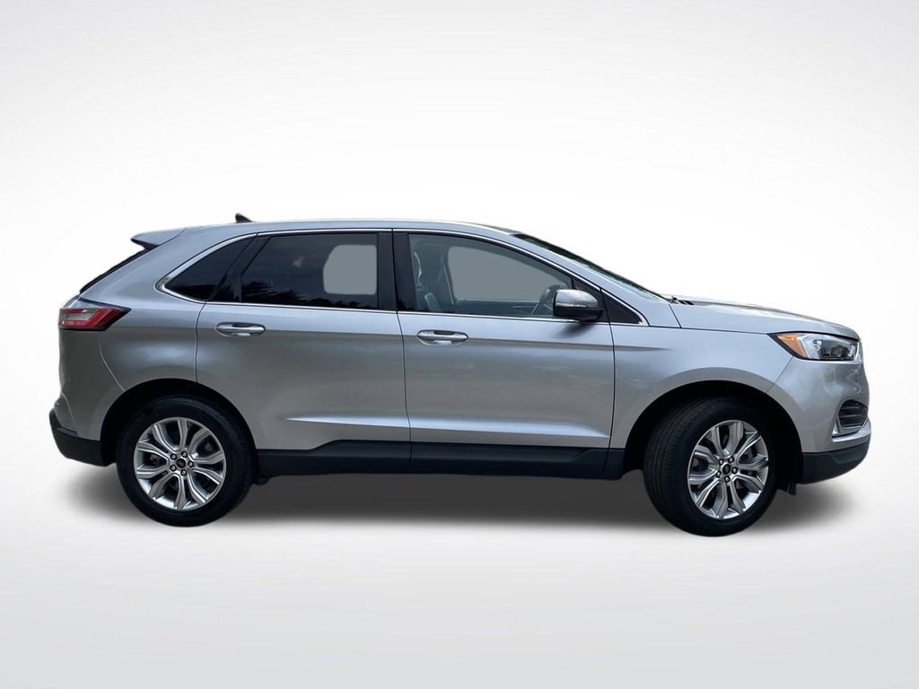 Certified 2024 Ford Edge Titanium image 3