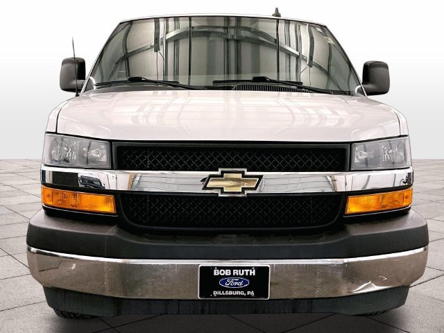 Used 2018 Chevrolet Express 3500 LT w/ LT Preferred Equipment Group RWD image 3