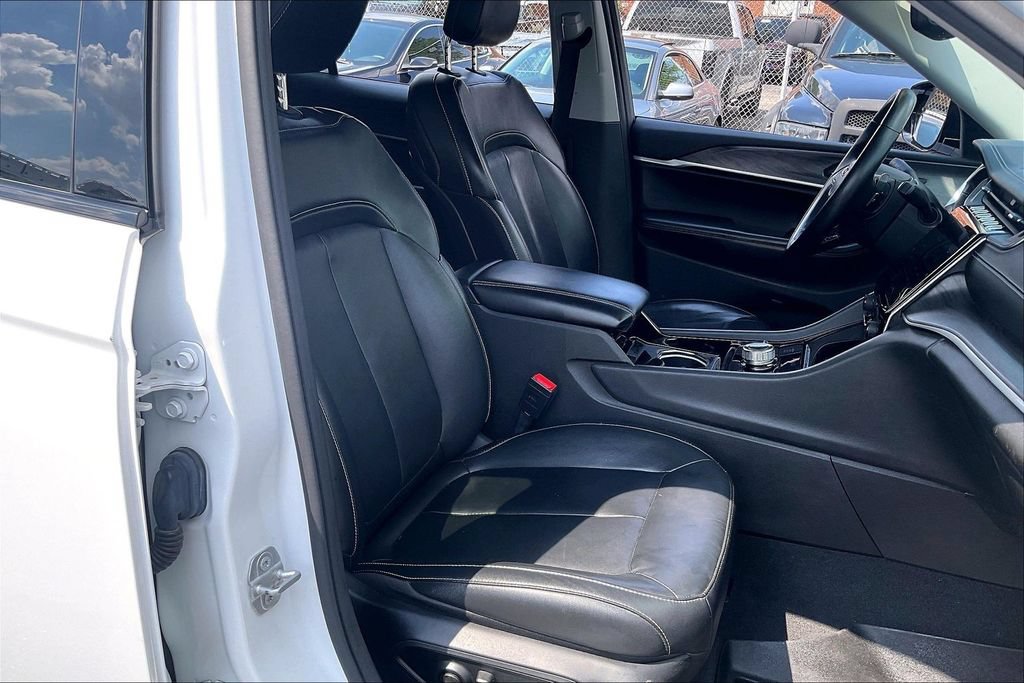 Used 2021 Jeep Grand Cherokee L Limited AWD/4WD image 6