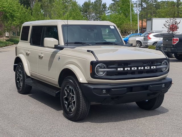 Certified 2025 Ford Bronco Outer Banks AWD/4WD image 1