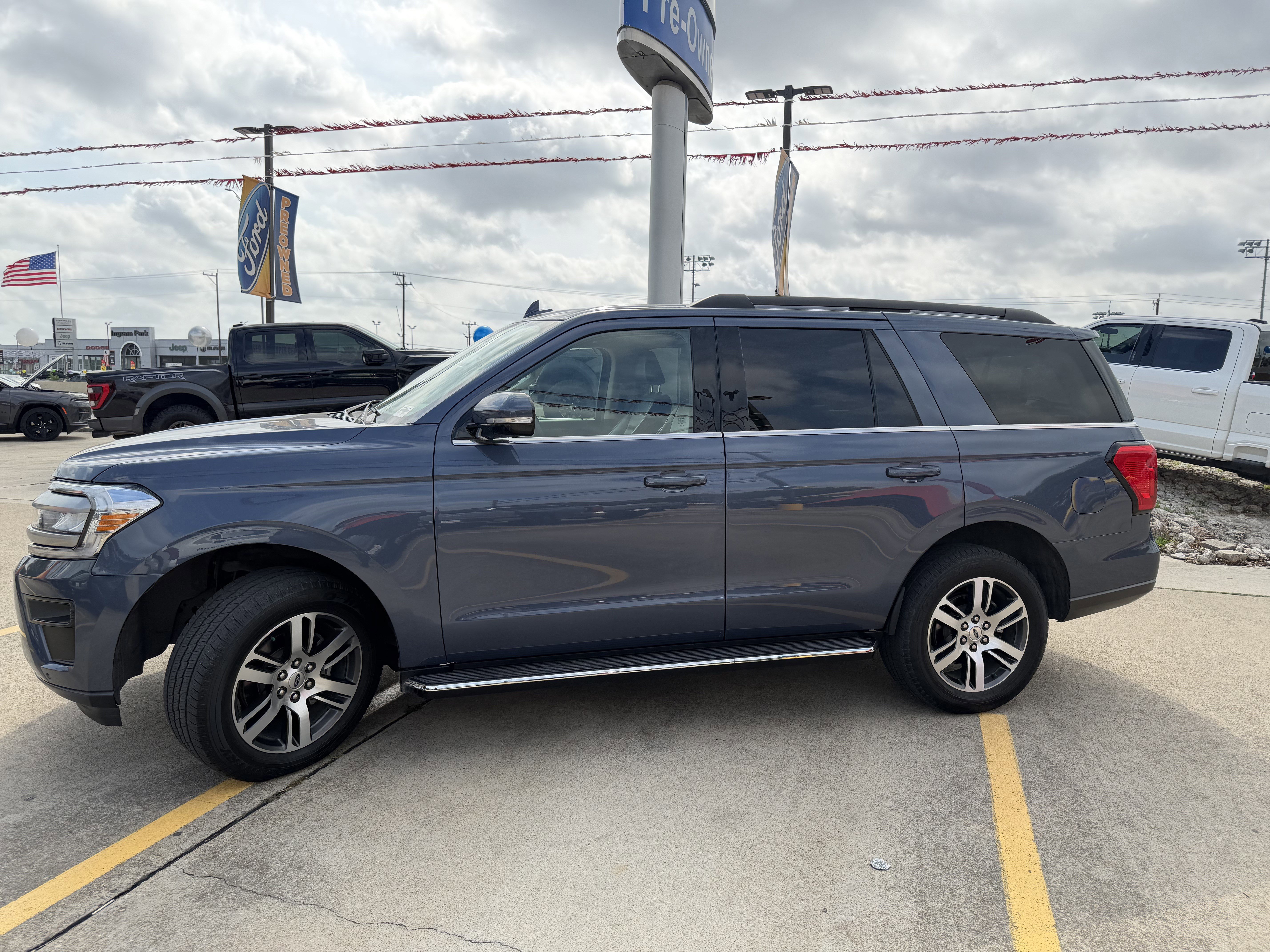 Certified 2022 Ford Expedition XLT image 7