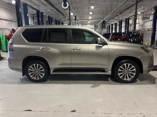 Used 2020 Lexus GX 460 Luxury w/ Accessory Package AWD/4WD image 4
