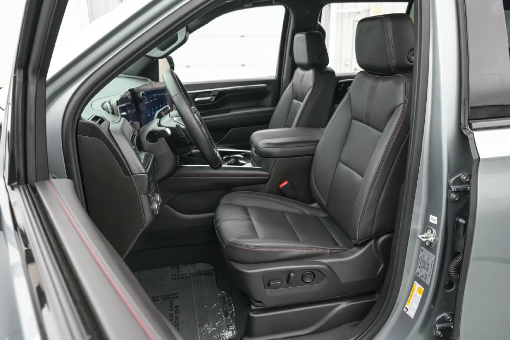 Used 2026 Chevrolet Tahoe RST AWD/4WD image 12