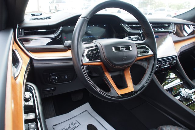Used 2023 Jeep Grand Cherokee Summit AWD/4WD image 19