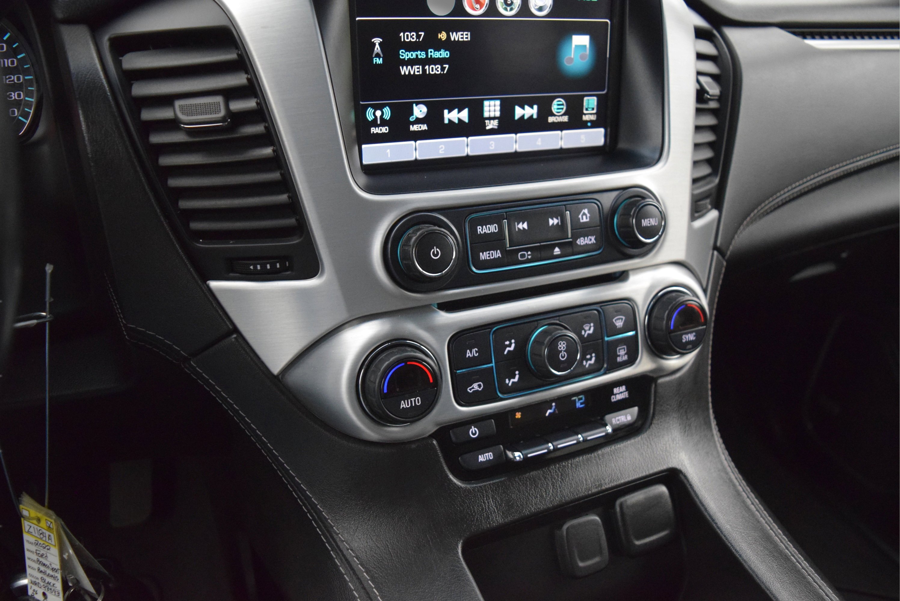 Used 2019 GMC Yukon XL SLE w/ SLE Value Package AWD/4WD image 17