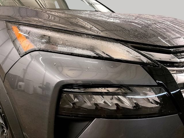Used 2025 Nissan Rogue SV AWD/4WD image 27