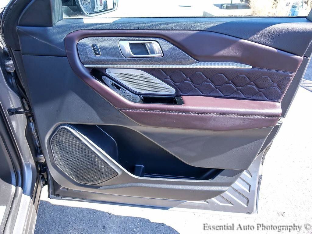 Certified 2025 Ford Explorer Platinum w/ LUX Leather Package image 29