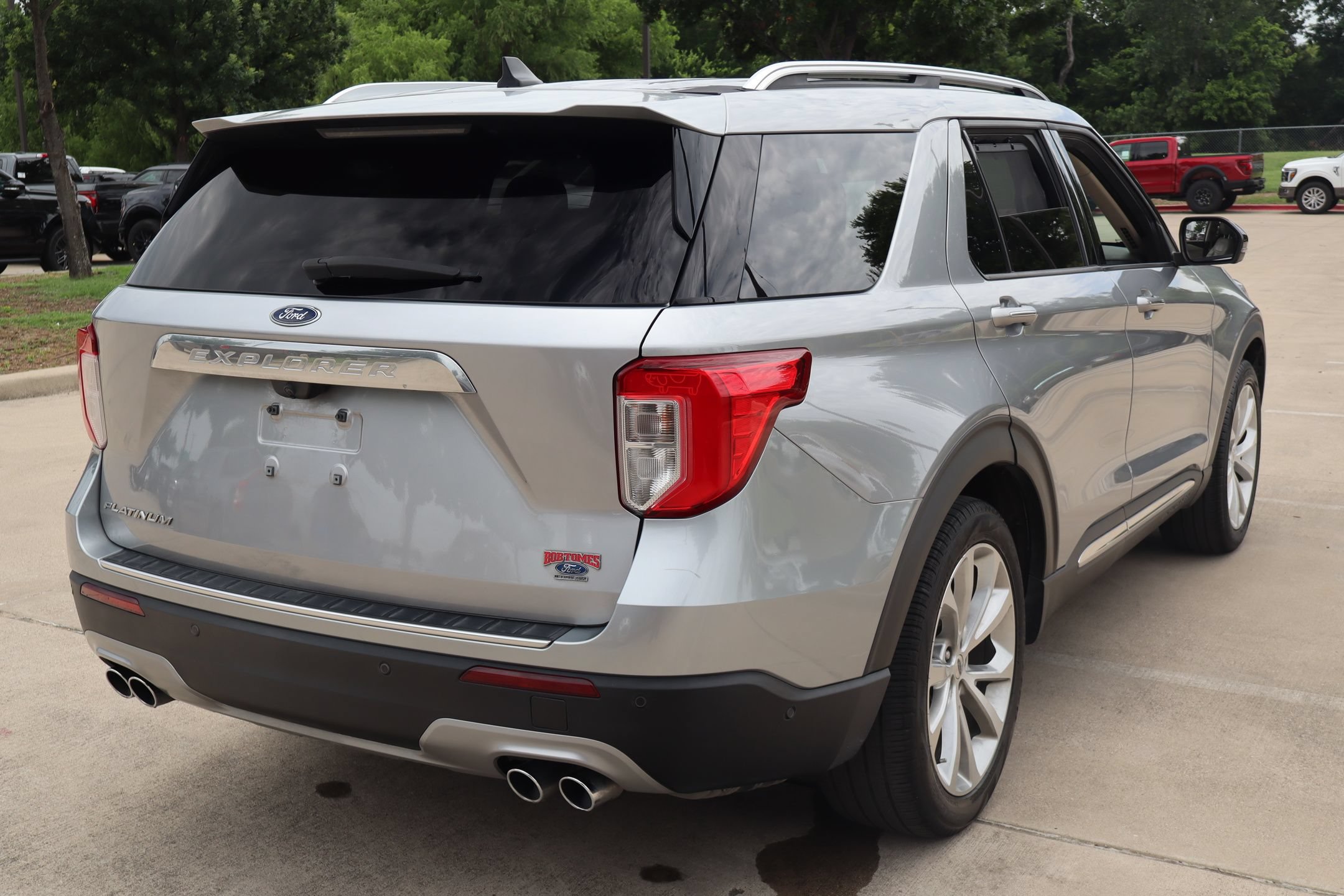 Certified 2022 Ford Explorer Platinum w/ Equipment Group 601A RWD image 3