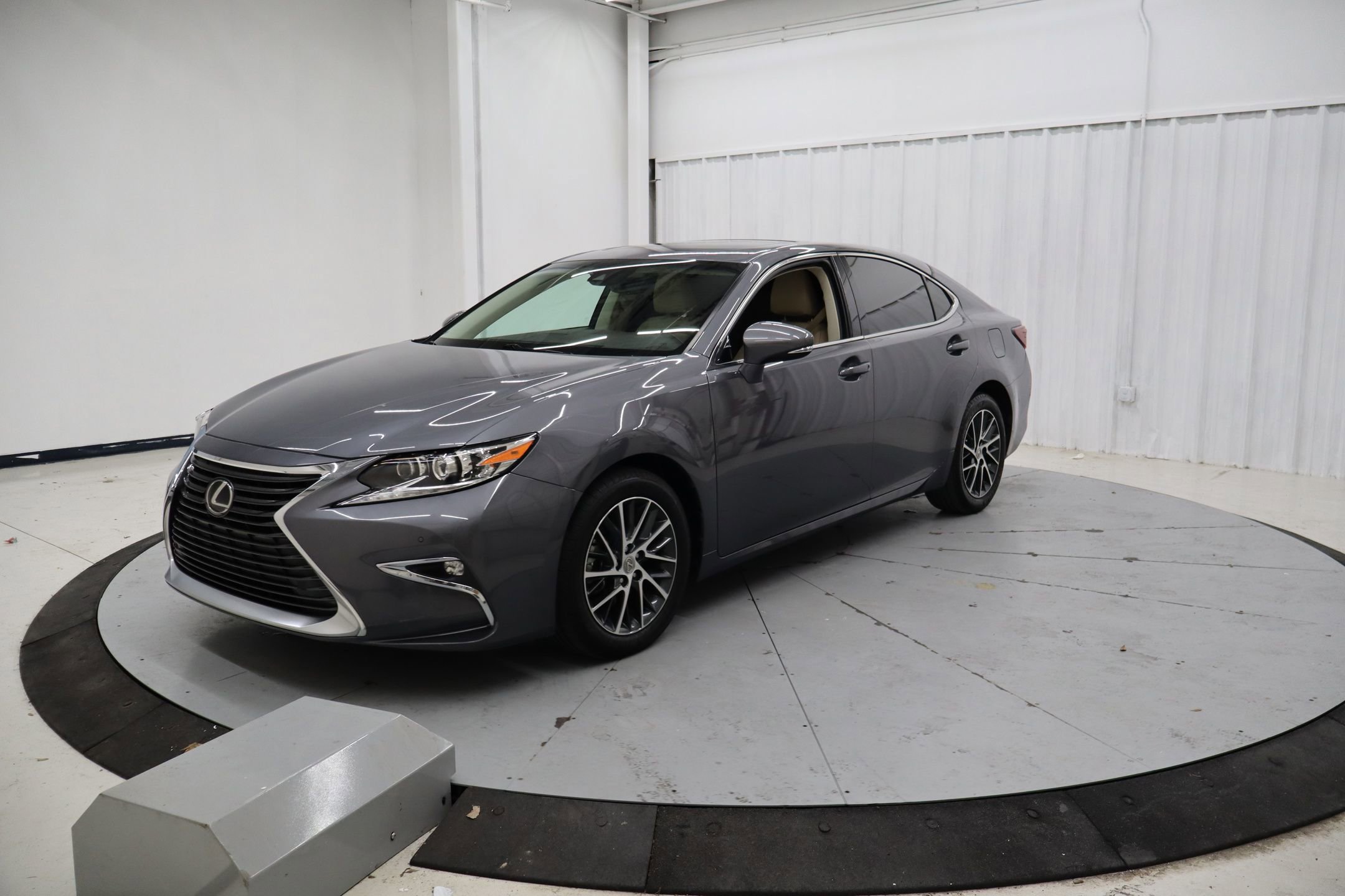 Used 2017 Lexus ES 350 w/ Luxury Package image 10