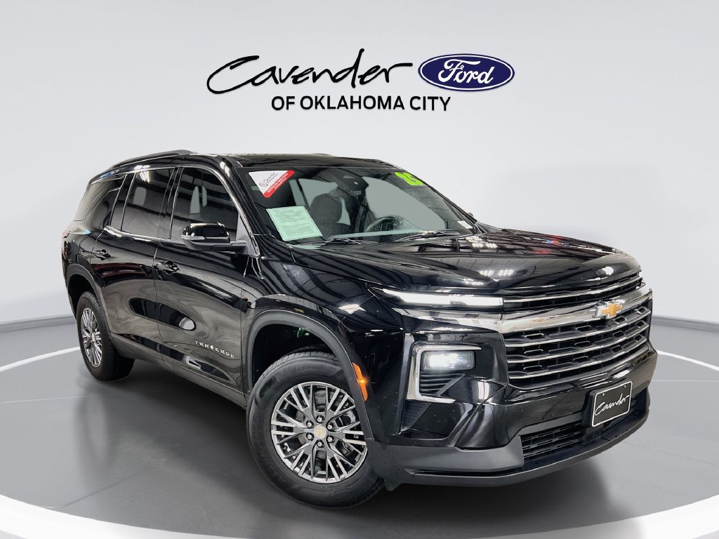 Used 2025 Chevrolet Traverse LT FWD image 1