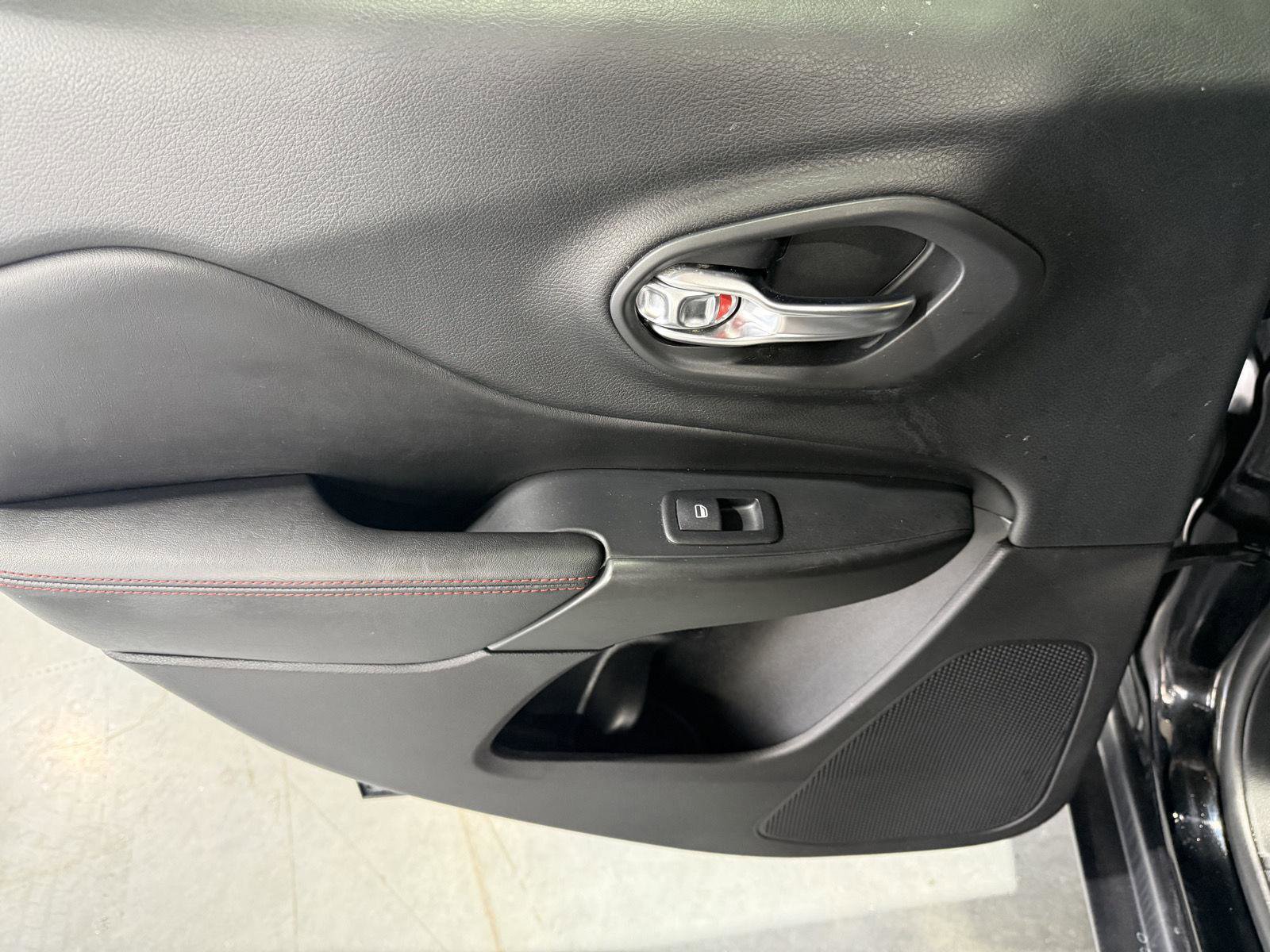 Used 2019 Jeep Cherokee Trailhawk AWD/4WD image 22