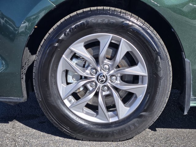 Used 2022 Toyota Sienna XLE image 10