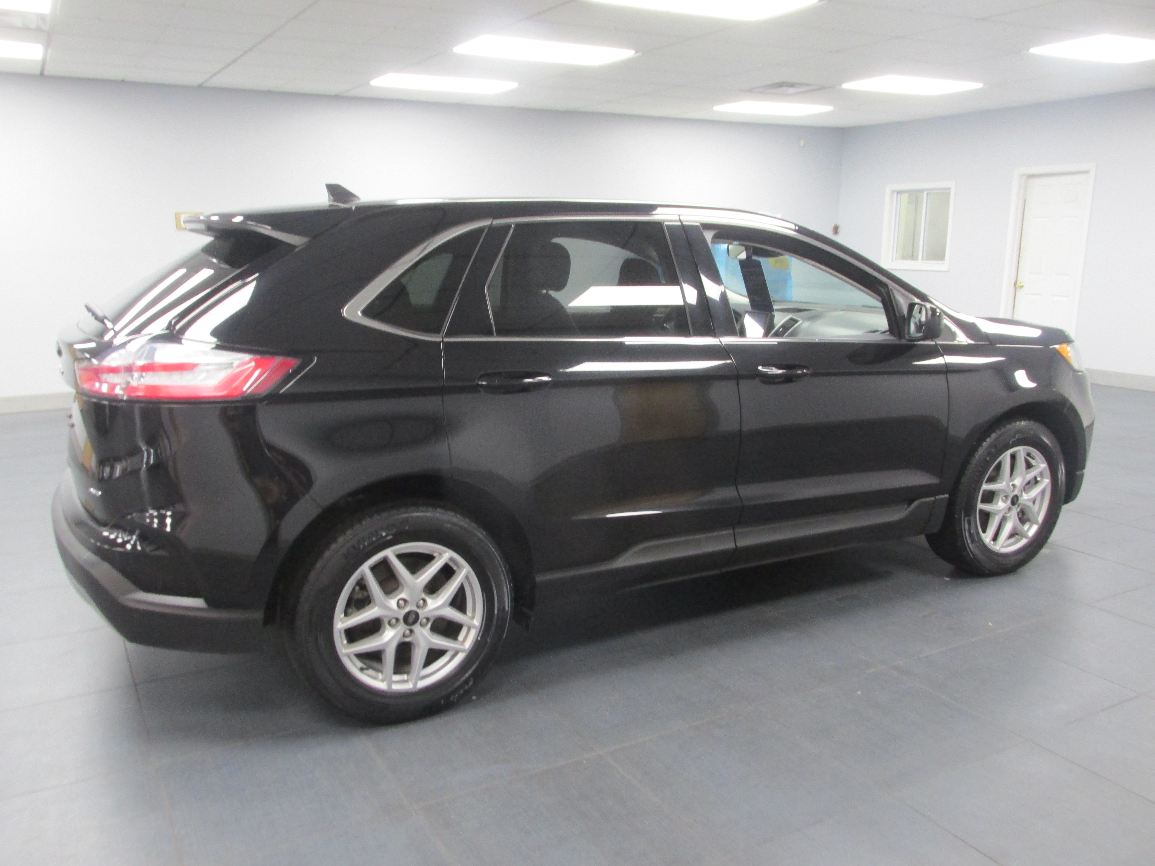 Certified 2024 Ford Edge SEL AWD/4WD image 4