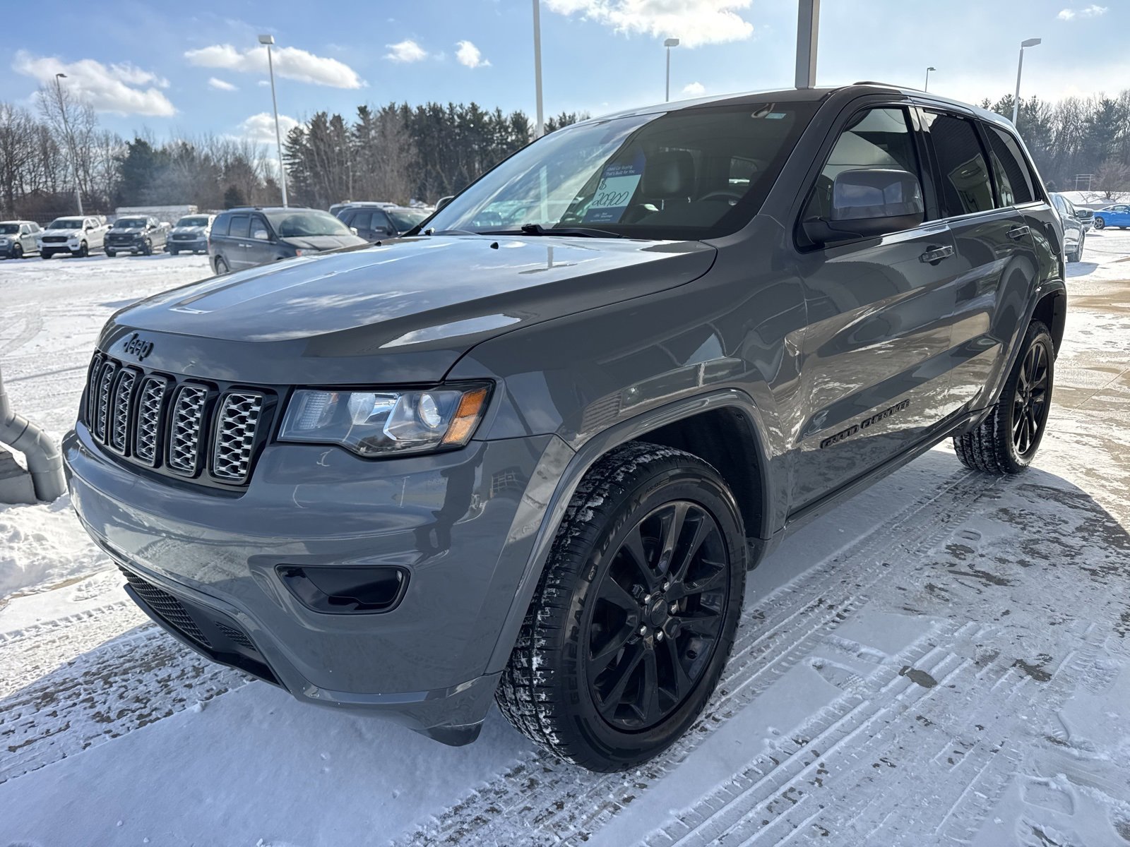 Used 2020 Jeep Grand Cherokee Altitude image 3