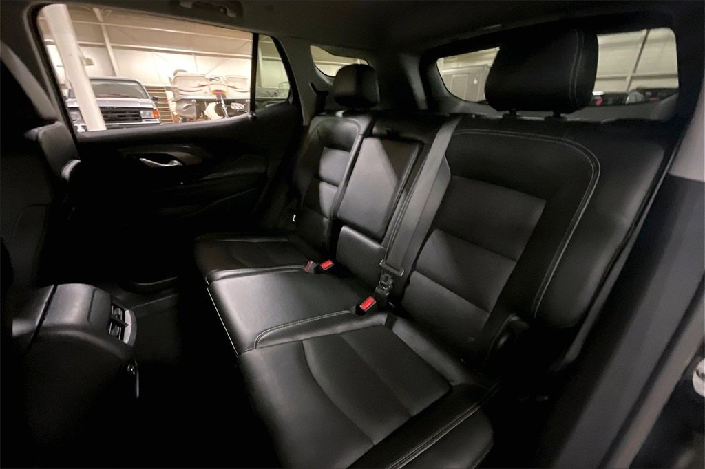 Used 2024 GMC Terrain SLT image 24