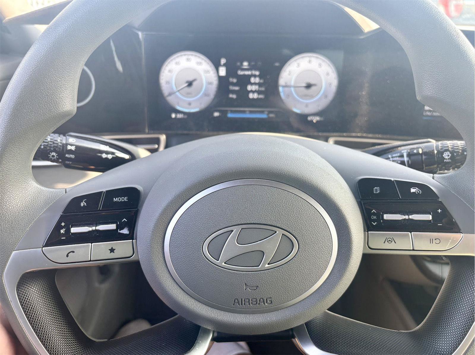 Used 2024 Hyundai Elantra SEL FWD image 12