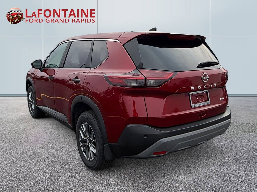 Used 2023 Nissan Rogue S image 5