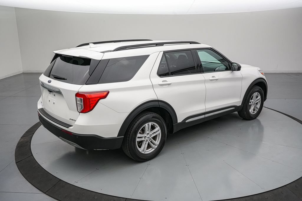 Certified 2024 Ford Explorer XLT w/ Equipment Group 202A AWD/4WD image 4