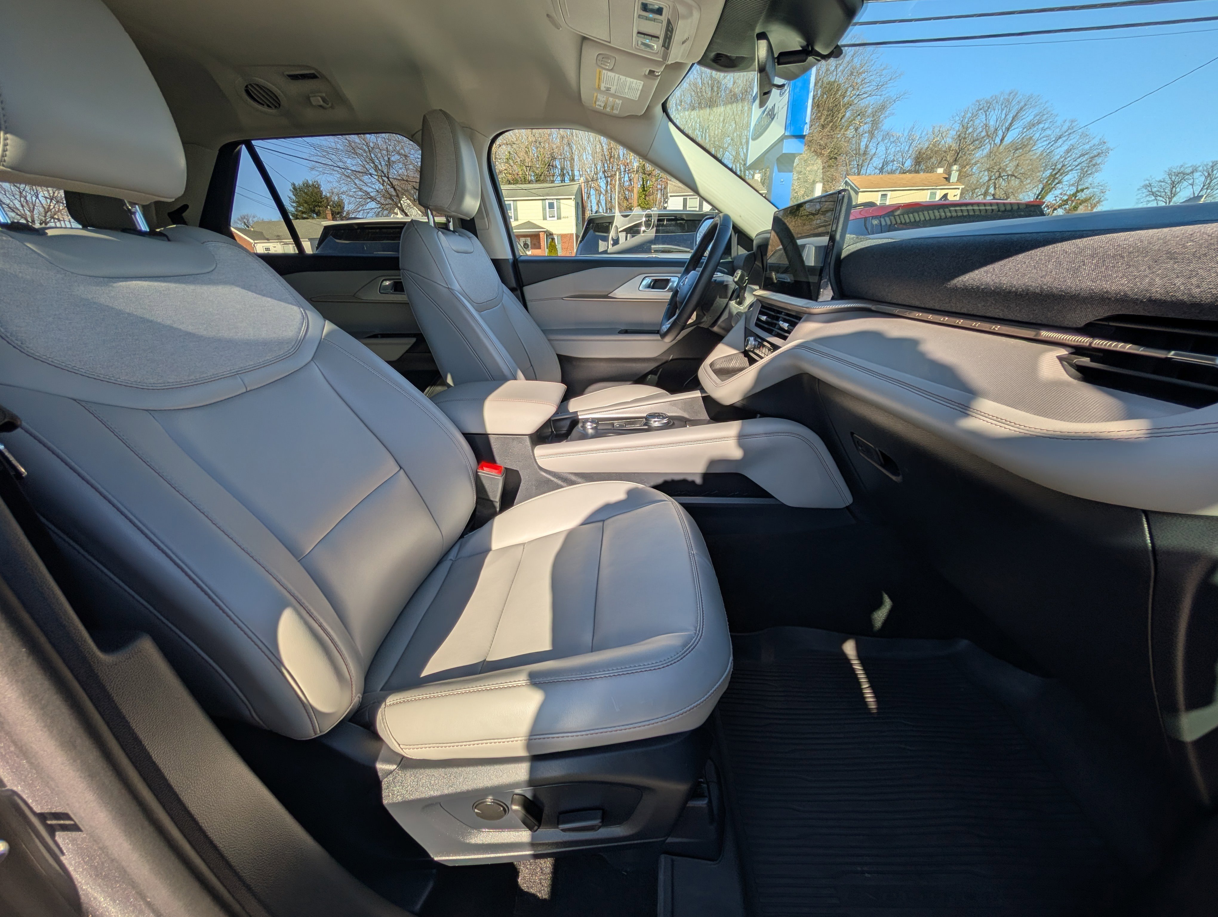 Certified 2025 Ford Explorer Active w/ Active Comfort Package image 12