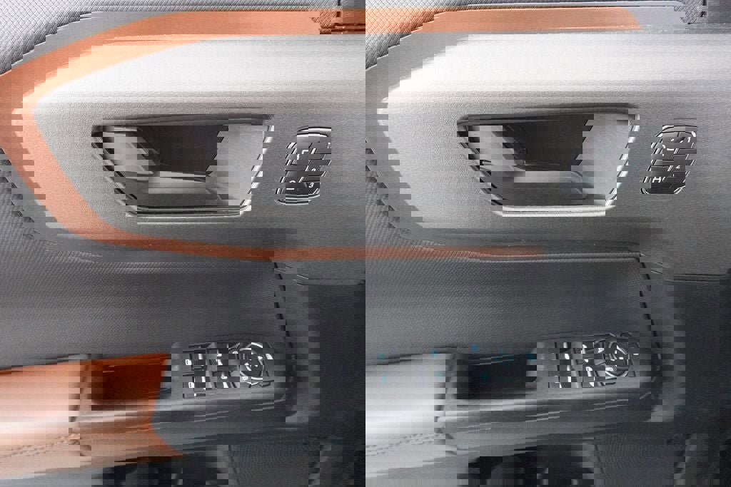 Certified 2025 Ford Bronco Sport Outer Banks w/ Outer Banks Tech Package+ image 9