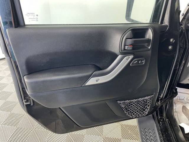 Used 2017 Jeep Wrangler Unlimited Sahara w/ Connectivity Group AWD/4WD image 14