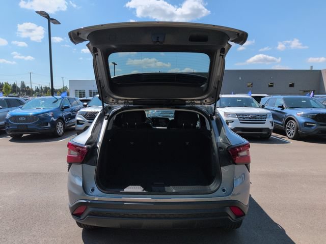 Used 2024 Chevrolet Trax LS w/ Driver Confidence Package FWD image 18