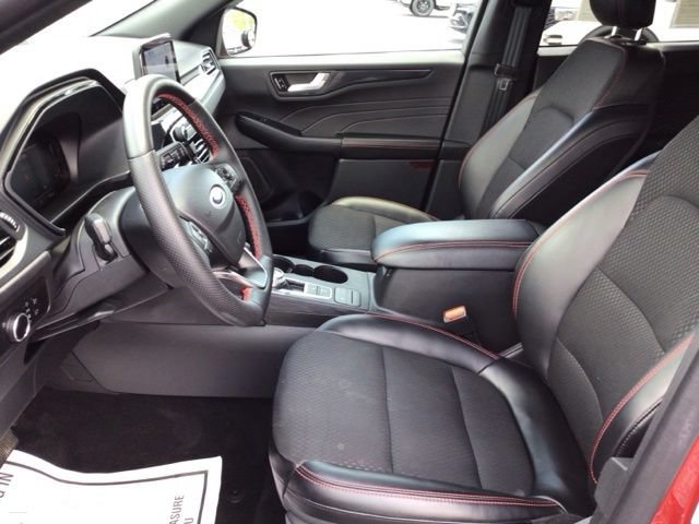 Certified 2025 Ford Escape ST-Line w/ Cold Weather Package AWD/4WD image 9