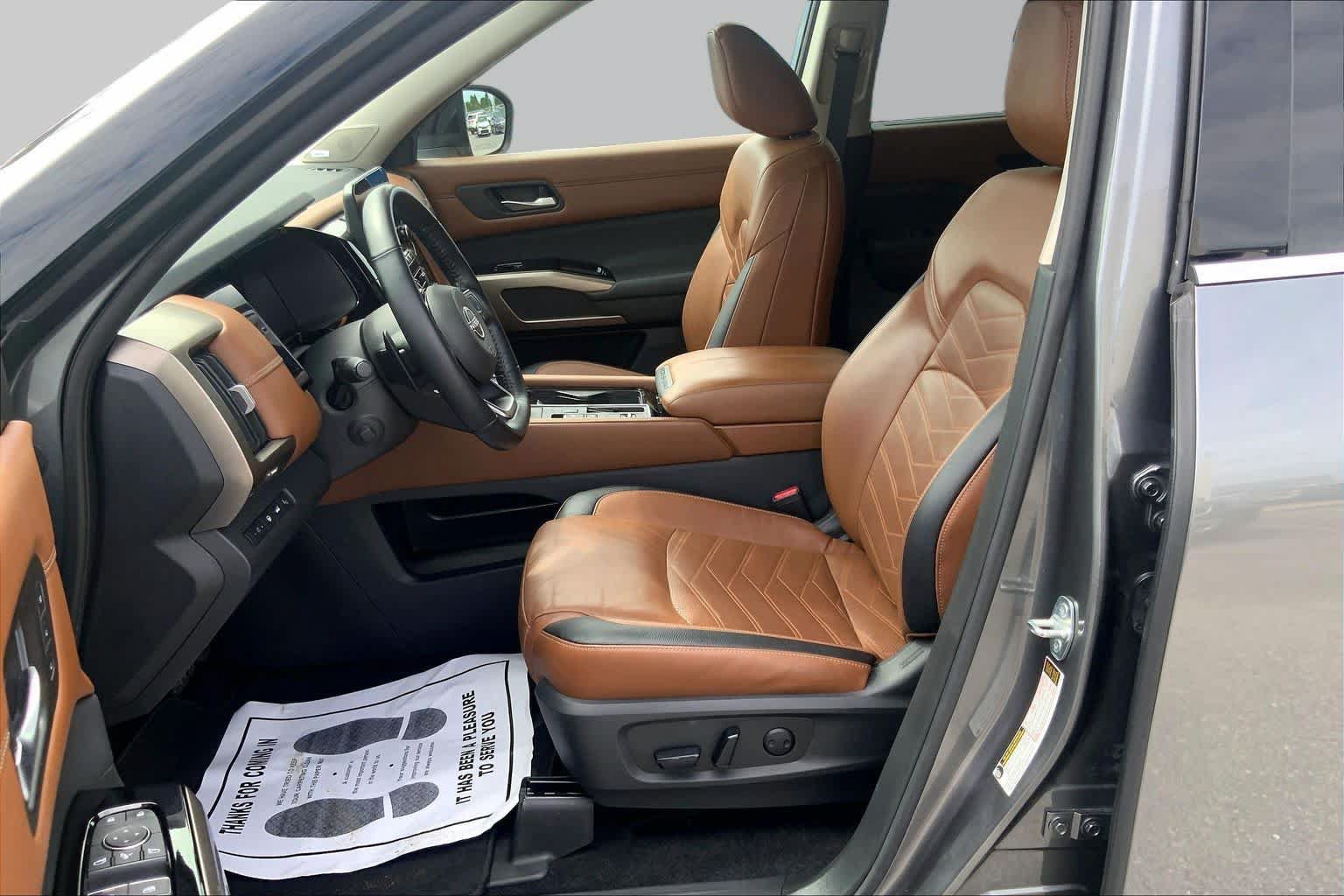 Used 2022 Nissan Pathfinder Platinum w/ Cargo Package FWD image 8