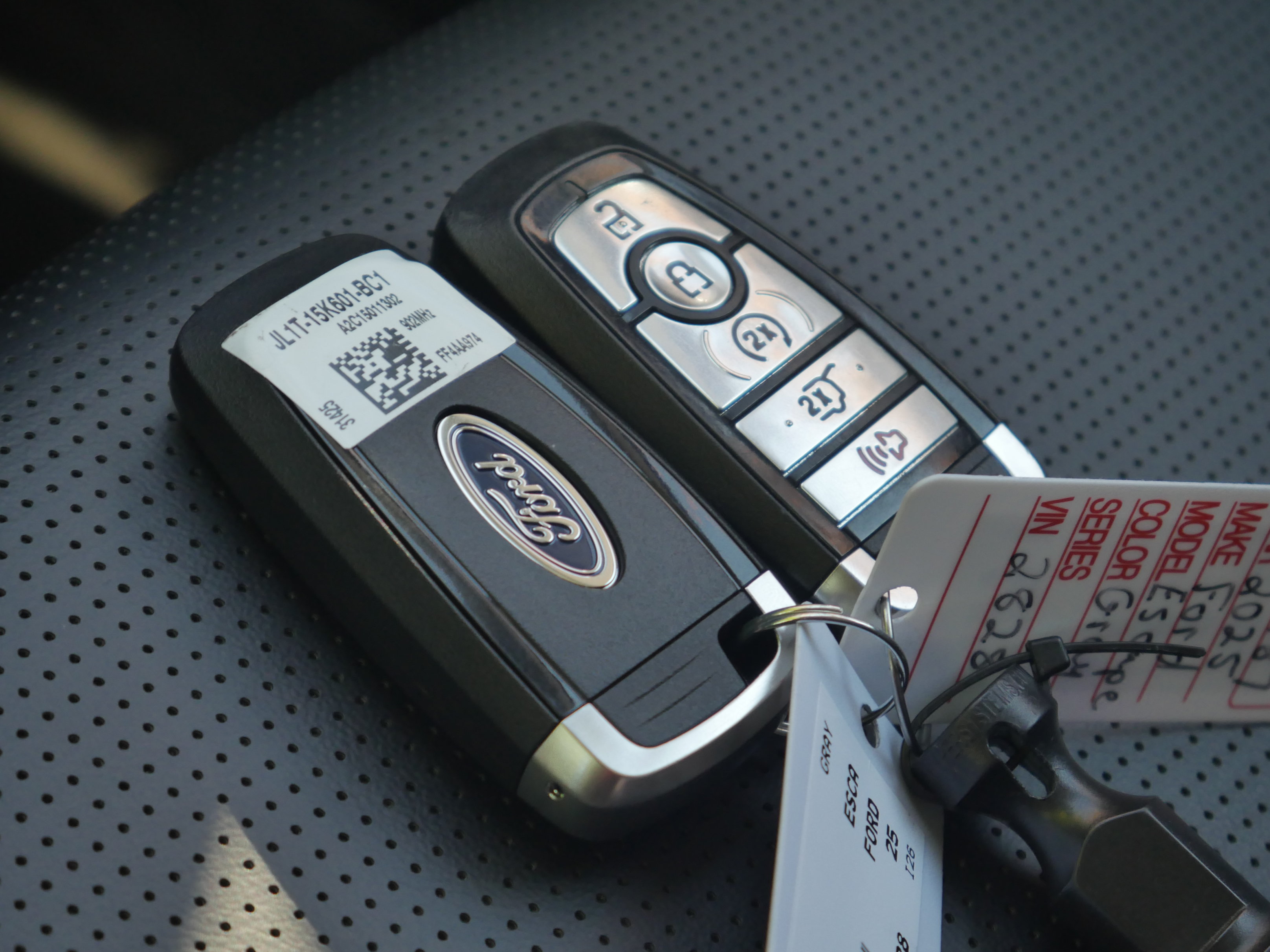 Certified 2025 Ford Escape Platinum AWD/4WD image 32