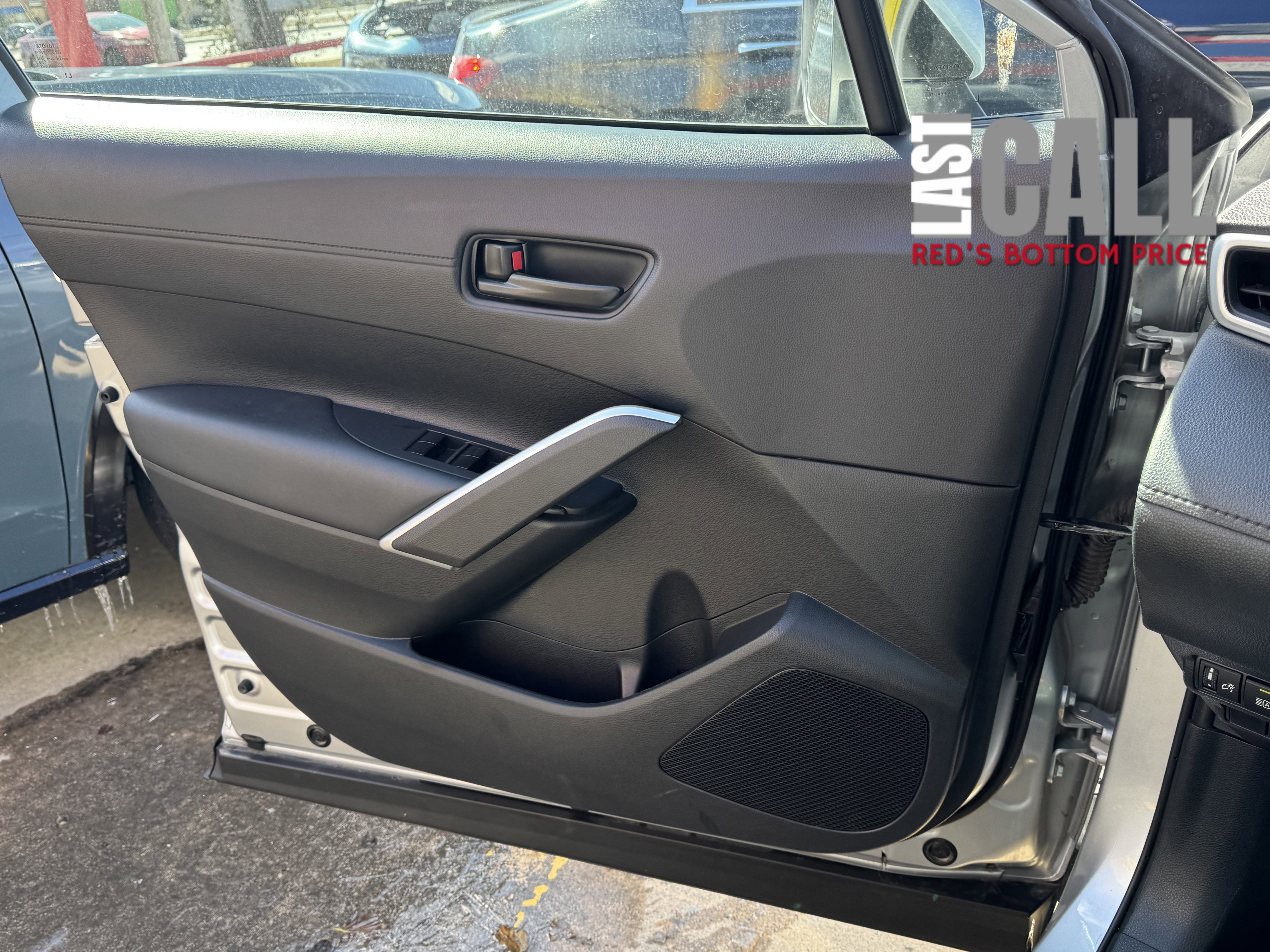 Used 2024 Toyota Corolla Cross SE image 21