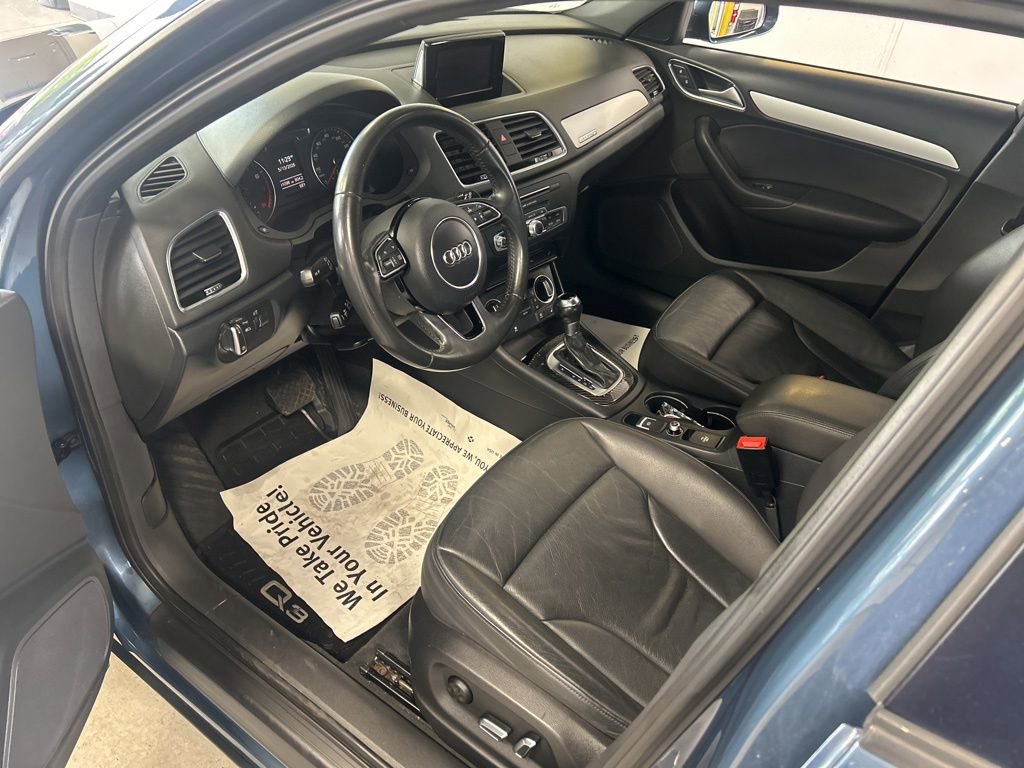 Used 2017 Audi Q3 2.0T Premium AWD/4WD image 2